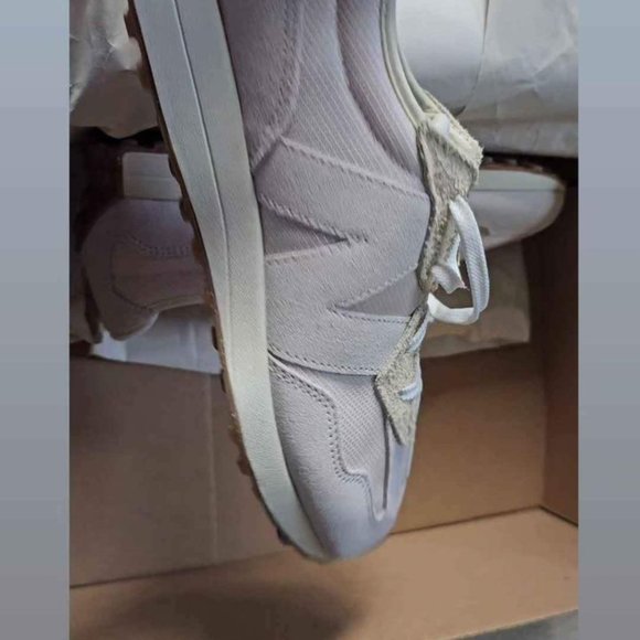 (Rare) New Balance sneakers 327 style kids size 7 women's 8 or 8 1/2 - Picture 3 of 7